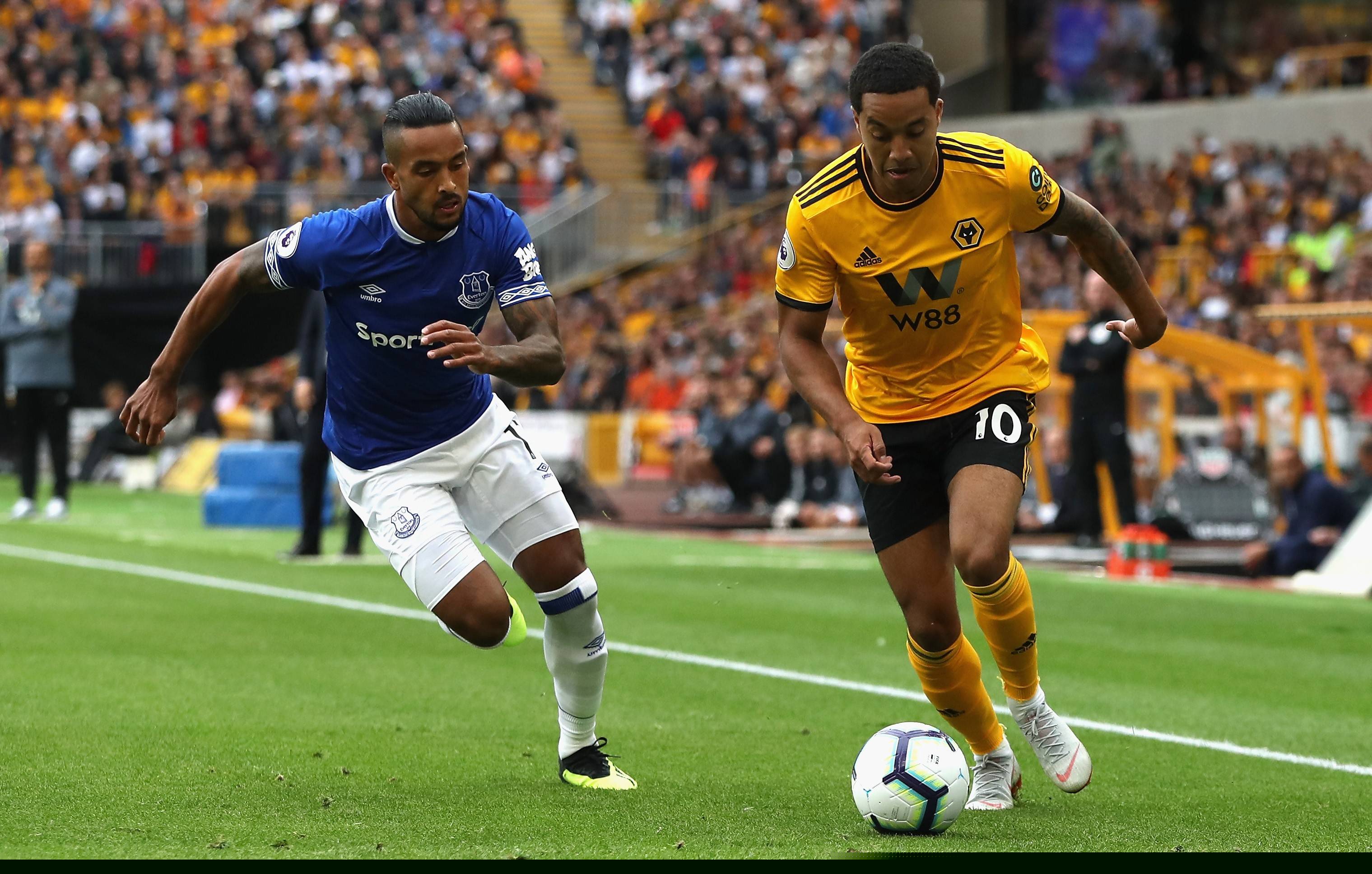 赫内斯：拜仁再次成为一座堡垒；孔帕尼像老母鸡一样保护球员